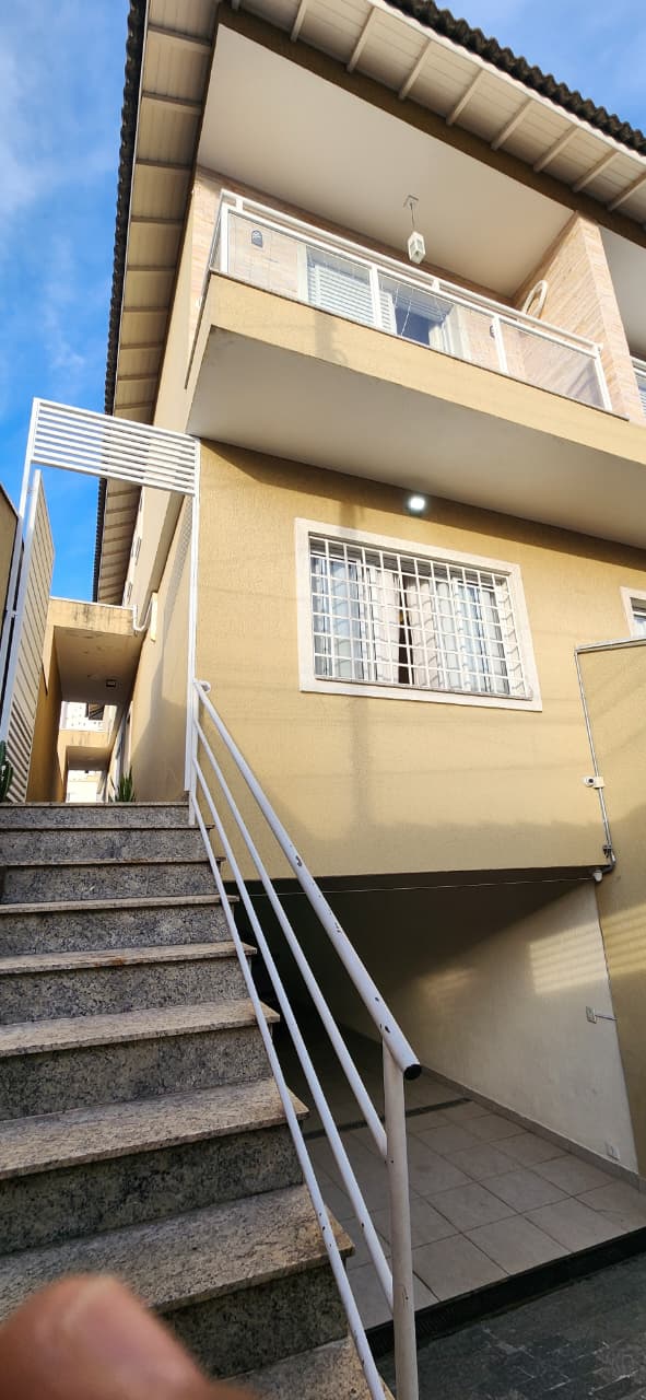 Sobrado com 4 dormitórios em Osasco